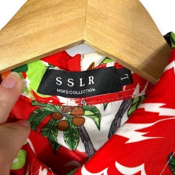 4 for $40 SALE! SSLR Christmas Paradise Hawaiian Shirt, Red Print, Size L - Picture 4 of 12